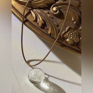 Elegant Round Clear PendantWith 3 Feathers Inside Necklace